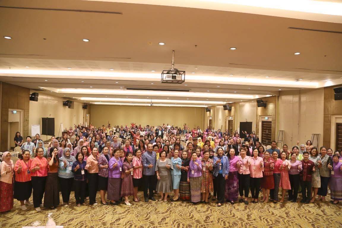 กรมการพัฒนาชุมชน ดำเนินงานโครงการเชิดชูเกียรติคนกองทุนพัฒนาบทบาทสตรี กิจกรรมที่ 3 เชิดชูเกียรติคนกองทุนพัฒนาบทบาทสตรีดีเด่น