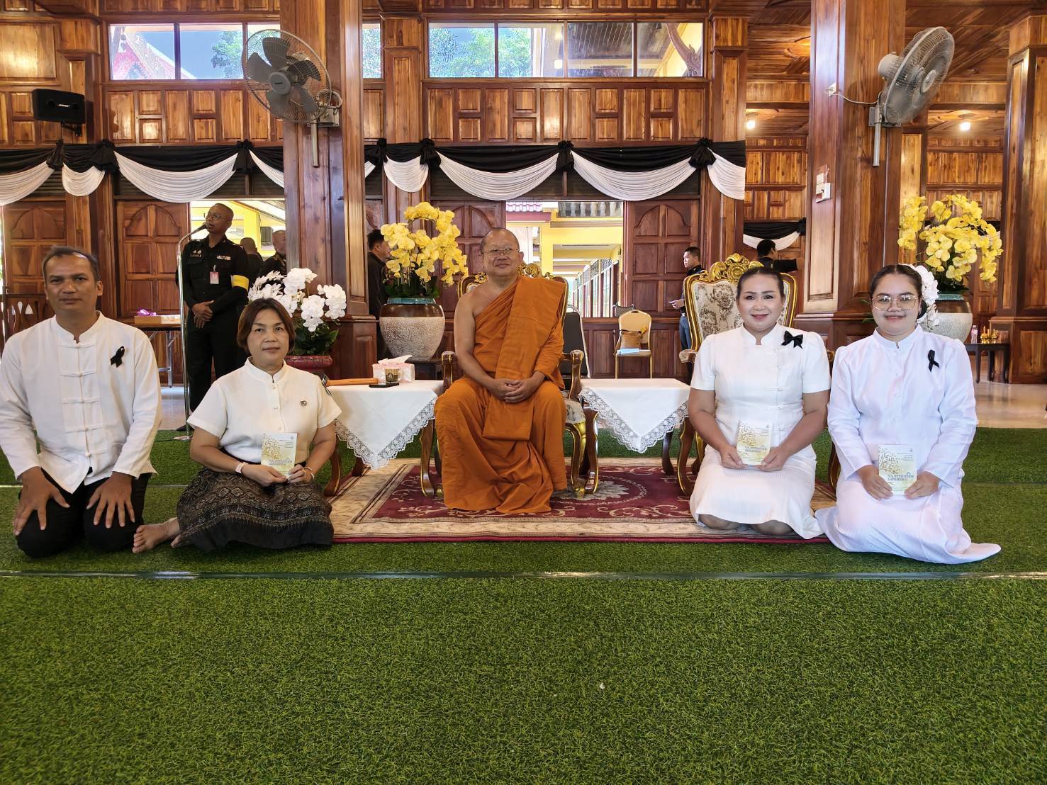 พช.เพชรบูรณ์ ร่วมพิธีทอดผ้าป่าโครงการพระอารามหลวง ปีที่ 21 เพื่อรวบรวมทุนทรัพย์ในการบูรณะรอบพระอุโบสถและทำนุบำรุงพระพุทธศาสนาให้เจริญรุ่งเรือง