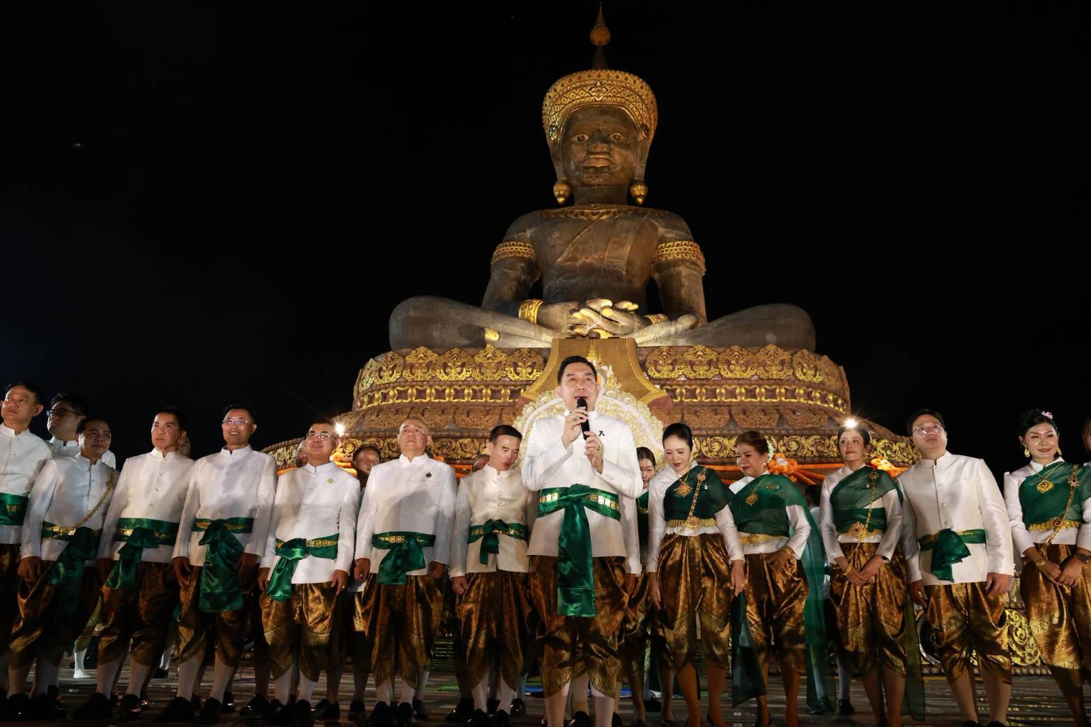 พช.เพชรบูรณ์ ร่วมกิจกรรมกับชาวเพชรบูรณ์กว่า 5,000 คน รำถวายพระพุทธมหาธรรมราชา เนื่องในงานประเพณีอุ้มพระดำน้ำ ประจำปี 2569 ซึ่งเป็นประเพณีหนึ่งเดียวในโลก